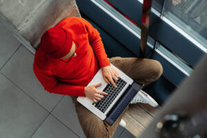 Freelancer – co to znaczy i czym się zajmuje? Poznaj zalety i wady takiej pracy